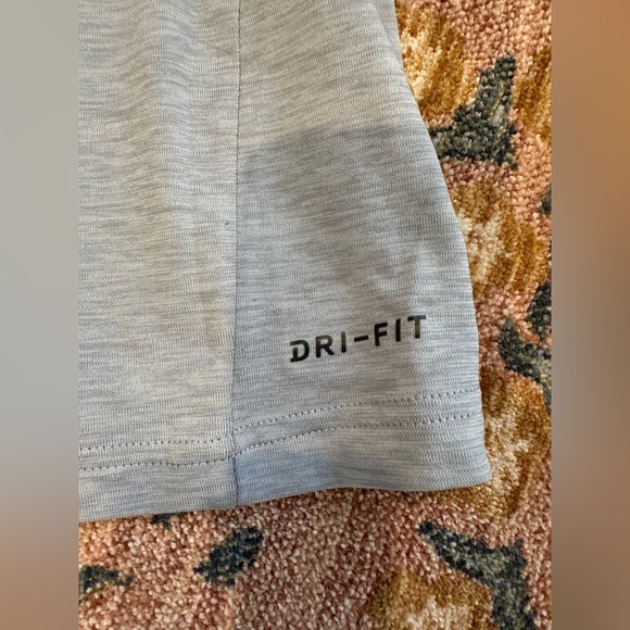 Nike Men's 3/4 Long Sleeve Gray Dri-Fit Tee - Picture 5 of 5